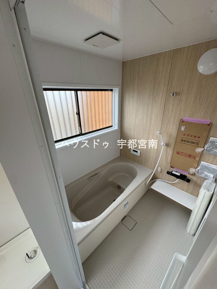 ※リフォーム済です。木目調の窓付き明るい浴室でゆったりとしたバスタイムを楽しめます♪
