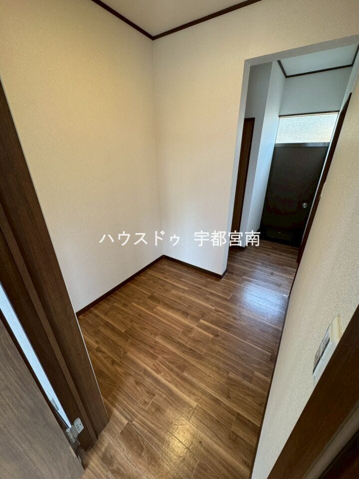 ※光差し込む勝手口です