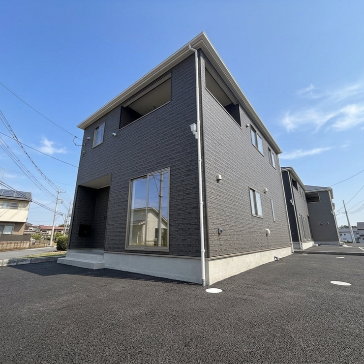 【外観】
【1号棟・3070万円】南向きで日当たり豊かな4LDK!15帖LDKと続き間の和室がある新築戸建