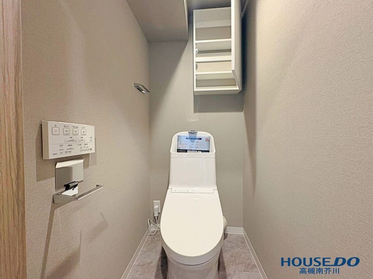 機能性と省スペースを重視した壁面収納
拭き掃除などお手入れしやすそうな床材