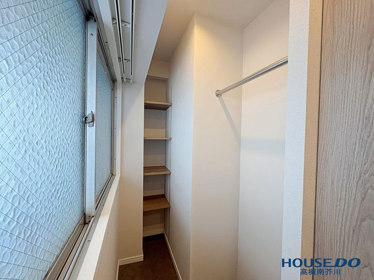 コートや雨具を掛けたり、スポーツ用品の保管など便利なシューズインクローゼット