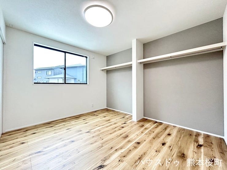 ■□■7帖洋室■□■
1カ所壁紙の色が違うアクセントクロスがオシャレポイントです☆主寝室におすすめ!