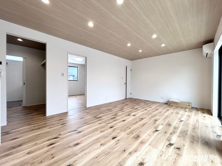 ■□■リビング■□■
17帖のリビングルーム☆ゆったりと家族団らんの時間を楽しむことができて、ソファやダイニングテーブルを置いても広々です♪