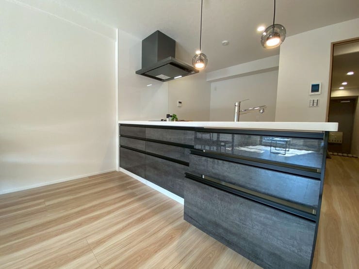 キッチン裏収納がたっぷりございます♪
リビングをすっきり見せれますね