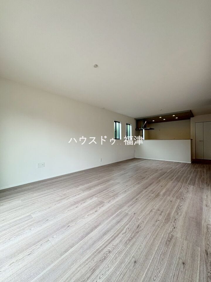 家族が自然と集まりやすいLDK空間。
家具配置がしやすい間取りで、
ダイニング・リビングそれぞれの使い分けもしやすく、
日常の過ごし方がイメージしやすい空間です。
