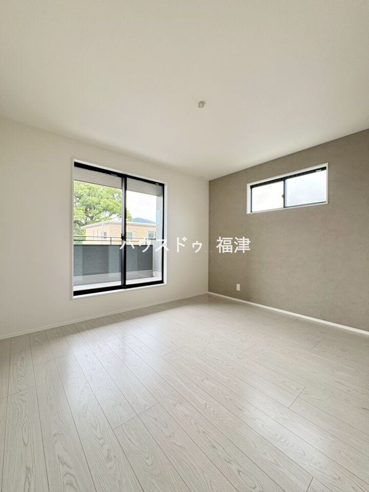 約7.2帖の洋室です♪
壁の一部だけアクセントクロスを採用し、
部屋全体の雰囲気を変えてくれます♪
《宗像市原町 新築戸建》