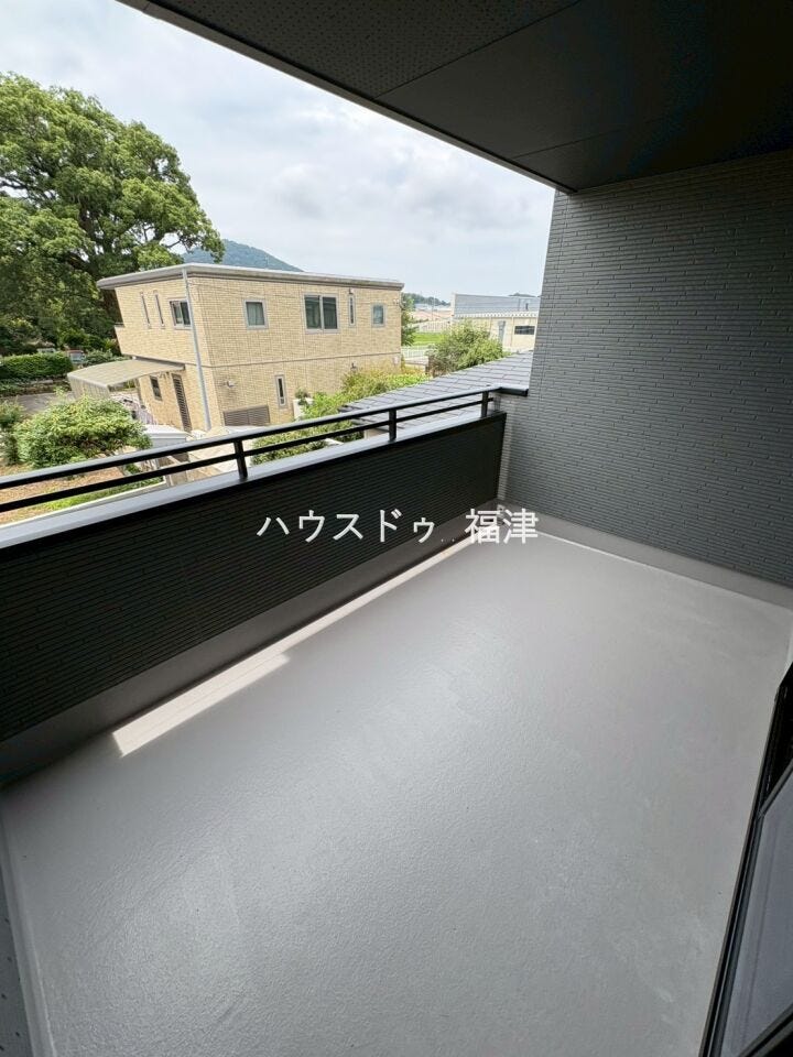 日当たり良好♪洗濯物を干すのはもちろん
セカンドリビングとしてもご利用頂けます♪
天気のいい日には、ここで食事を取るのも素敵です♪
《宗像市原町 新築戸建》