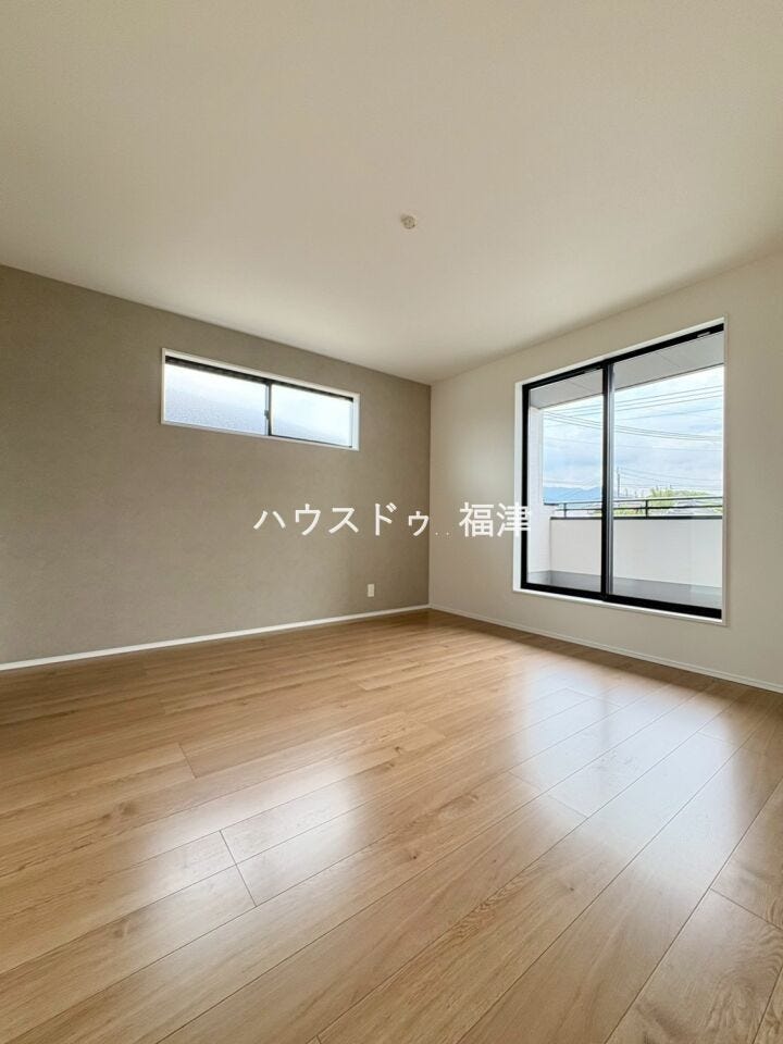 約8.5帖の洋室です♪
壁の一部だけアクセントクロスを採用し、
部屋全体の雰囲気を変えてくれます♪
《宗像市原町 新築戸建》