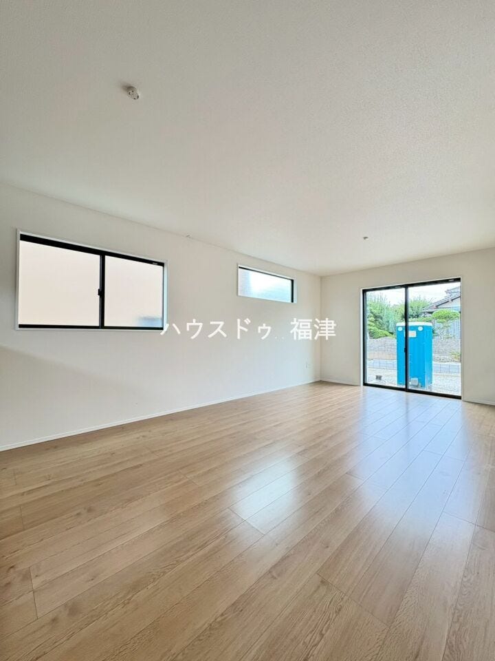 光をやさしく取り込む、明るいリビング。
家族が自然と集まる心地よい空間です。
《宗像市原町 新築戸建》