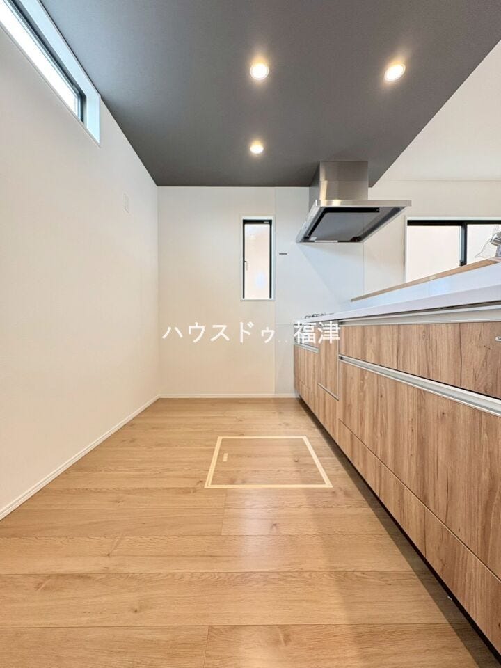 ゆとりのあるキッチンスペースは
ご家族とのコミュニケーションも増えそうです。
一緒にお料理ができる広さを設けました。
《宗像市原町 新築戸建》