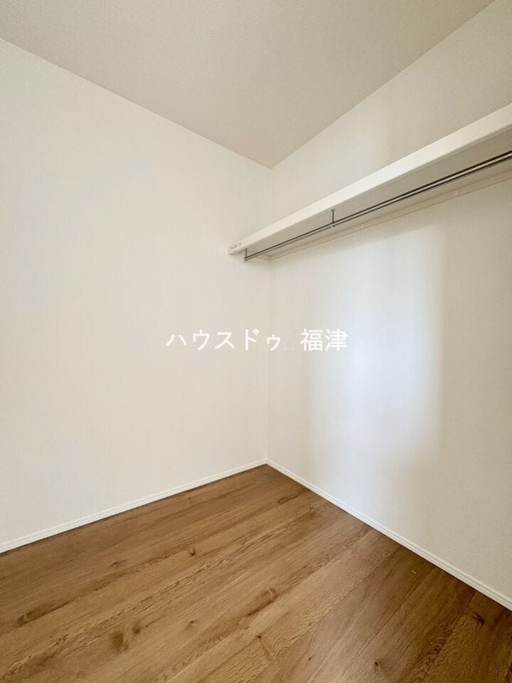 収納に余裕があると物が散らかることが少なく、
いつでもすっきりおしゃれなお部屋を保つことができます♪
《宗像市原町 新築戸建》
