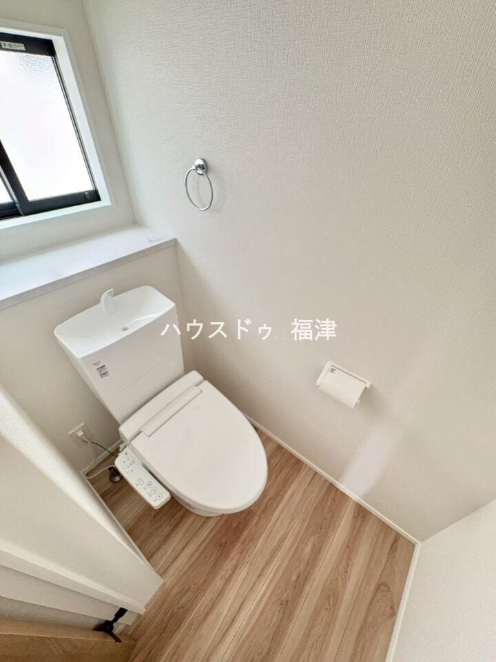 キズが付きにくく、汚れの付着を軽減、菌の繁殖を抑える
ハイパーキラミック仕様♪
暖房便座で、冬場も暖かいです♪
《宗像市原町 新築戸建》