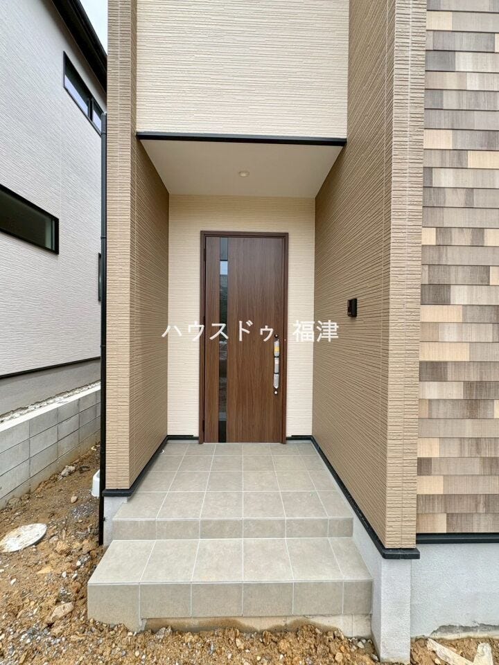 壁付きの玄関ポーチです♪
雨風をしのぎ、ゆっくり施錠できます♪
《宗像市原町 新築戸建》