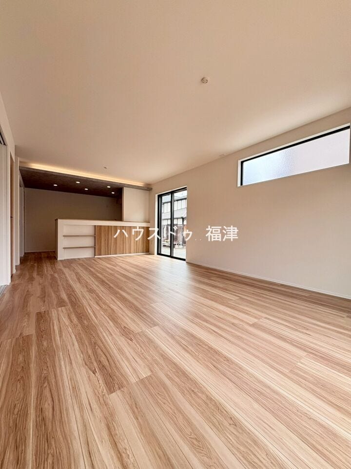 家族が自然と集まりやすいLDK空間。
家具配置がしやすい間取りで、
ダイニング・リビングそれぞれの使い分けもしやすく、
日常の過ごし方がイメージしやすい空間です。