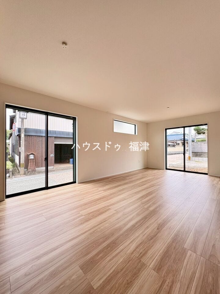 ホワイト×木目調の内装デザインです。
自然を感じる落ち着いた内装デザインは、
木製の家具との相性もよさそうです^^
《宗像市原町 新築戸建》