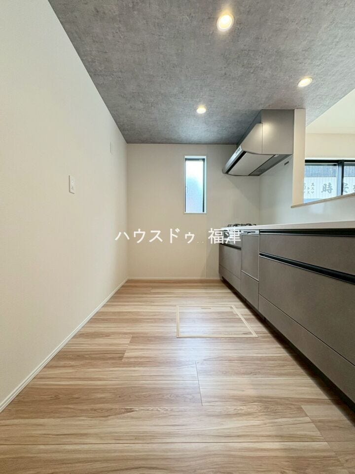 ゆとりのあるキッチンスペースは
ご家族とのコミュニケーションも増えそうです。
一緒にお料理ができる広さを設けました。
《宗像市原町 新築戸建》