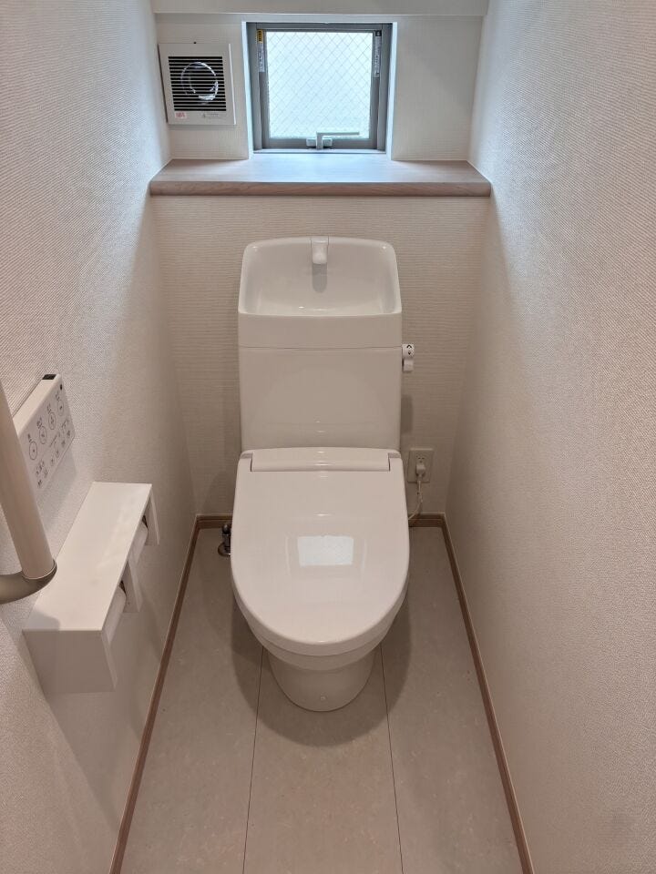 1・2階にトイレがございます♪朝の忙しい時間帯も待たずにすみそうですね♪