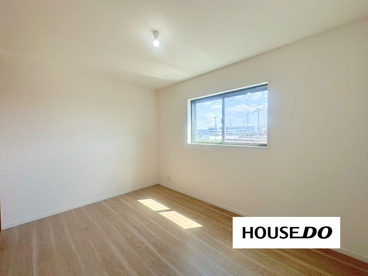 2面採光で心地良い明かりが入って来ます◎朝も気持ちよく起きられそうですね!