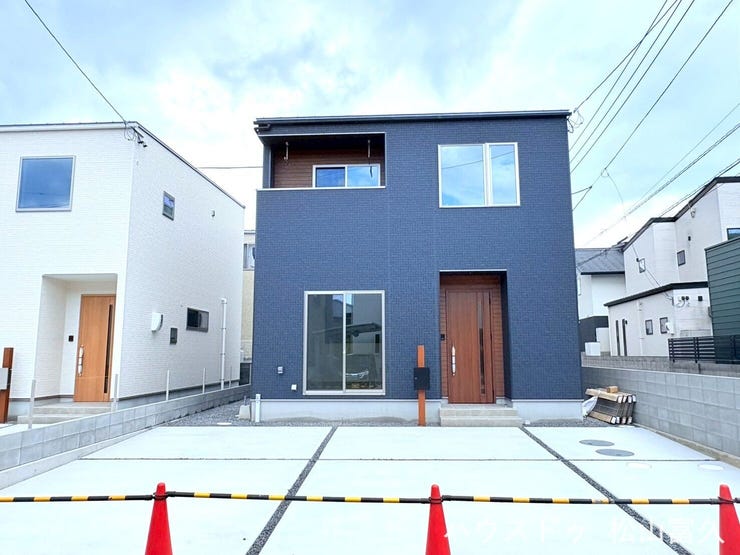 【外観】
シンプルで飽きのこないスタイリッシュな外観デザインを採用しています。現代的な街並みに自然と溶け込みながらも、洗練された存在感を放ちます。長く愛着を持って住み続けられる、流行に左右されない佇まいです。