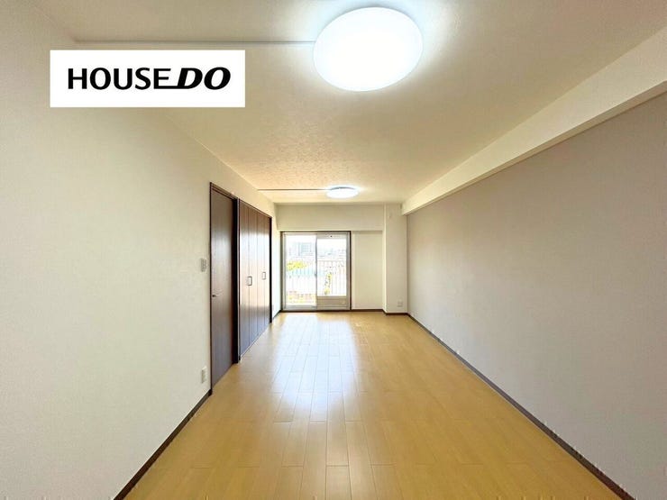 バルコニーに面した洋室♪11帖なので開放感がございます!