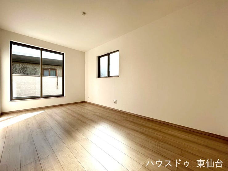 一日の疲れを癒す寝室は、落ちつきのある内装とゆとりある広さが魅力