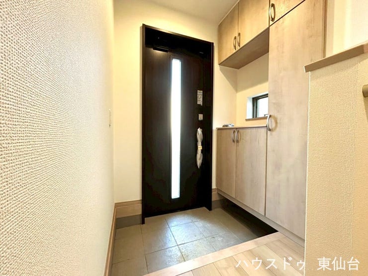 靴も小物もすっきり収まる、収納力のある玄関スペース。