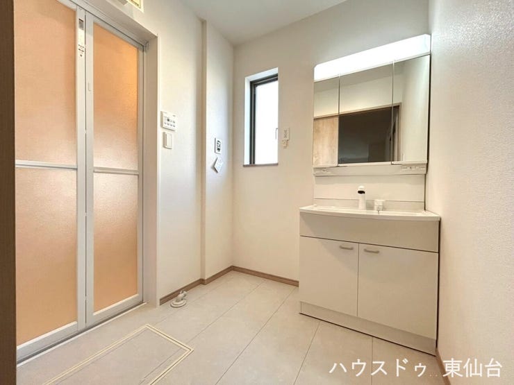 清潔感と機能性を兼ね備えた、使いやすい洗面空間