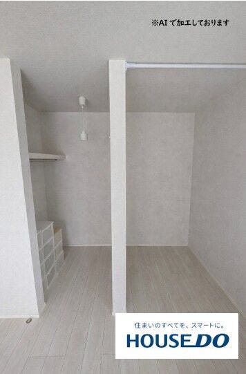 大容量の収納スペースで、衣類から季節家電までスッキリ収まります。お部屋にタンスを置く必要がなく、居住空間を広く使えます。