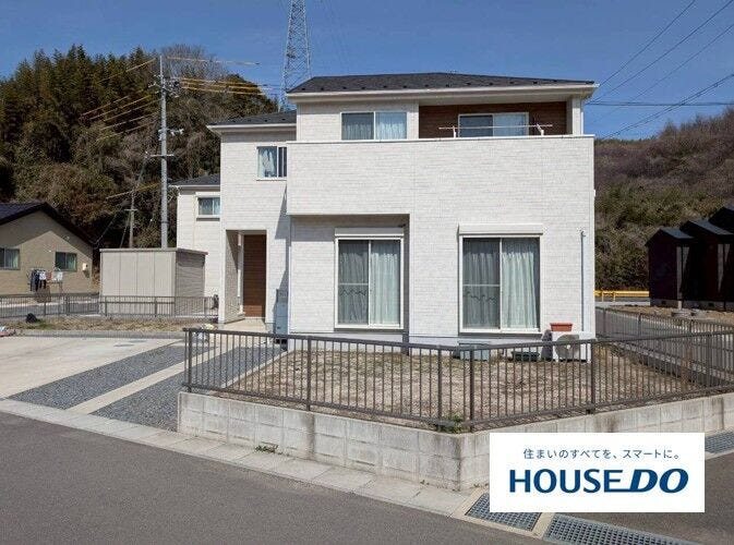 リビングから気軽に出られる専用庭。ガーデニングを楽しんだり、お子様のちょっとした遊び場としても重宝します。