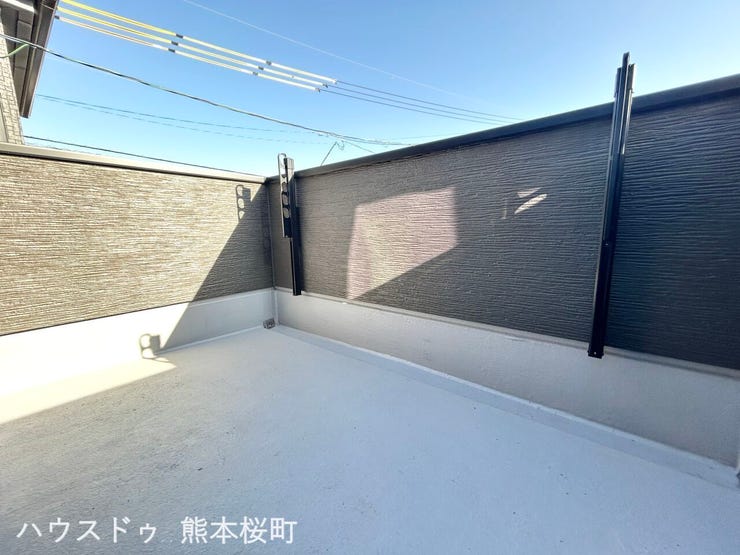 ■□■空の下の開放的な特等席■□■日光浴や読書、外の空気を感じながらリフレッシュ。暮らしを豊かにする、もう一つの心地よい空間です