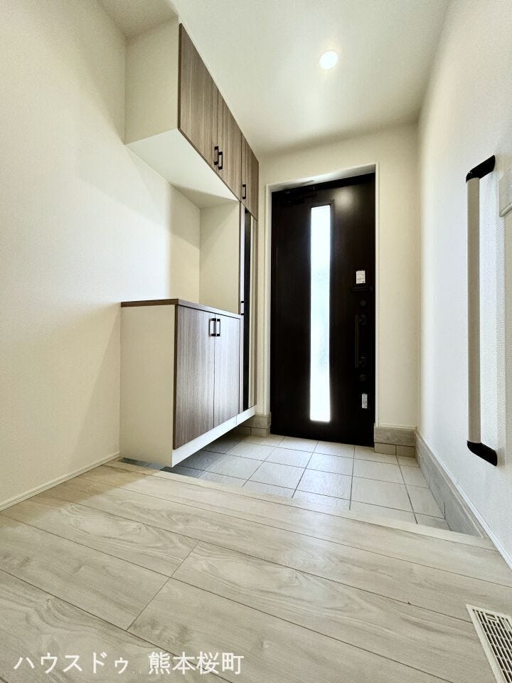 ■□■「ただいま」の安堵をくれる場所■□■訪れる人を迎え入れ、帰るたびにホッと一息つける、明るく機能的なエントランス