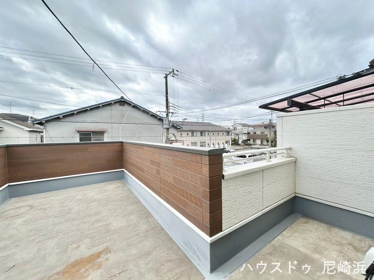 ■2階ワイドバルコニー(ちょうど駐車場上にきます)南向きで家族分の洗濯物が一気に干せます♪