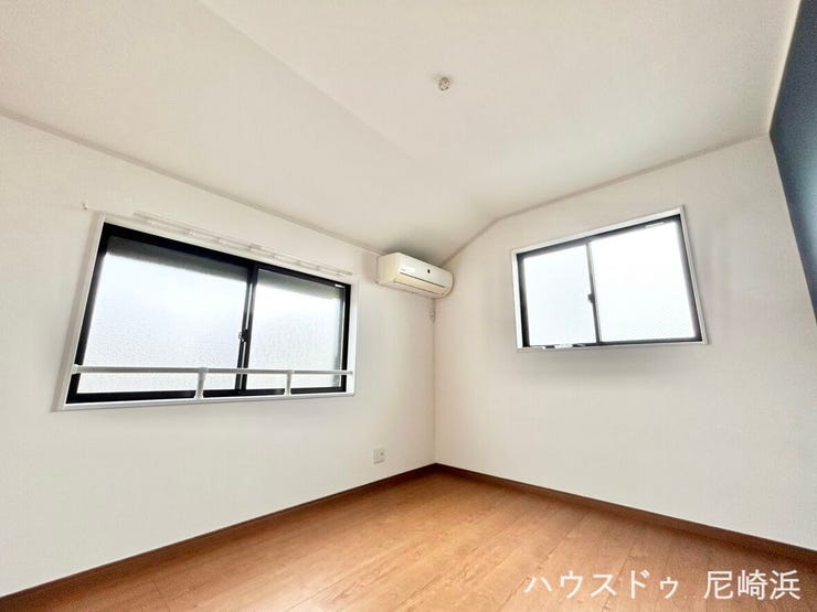 ■3階子供部屋 5.5帖 二面採光で明るい室内♪クローゼット収納もございます!