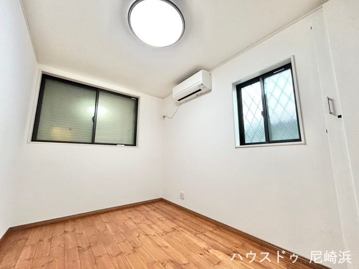 ■1階洋室 5.1帖 二面採光で明るい室内♪クローゼット収納もございます!