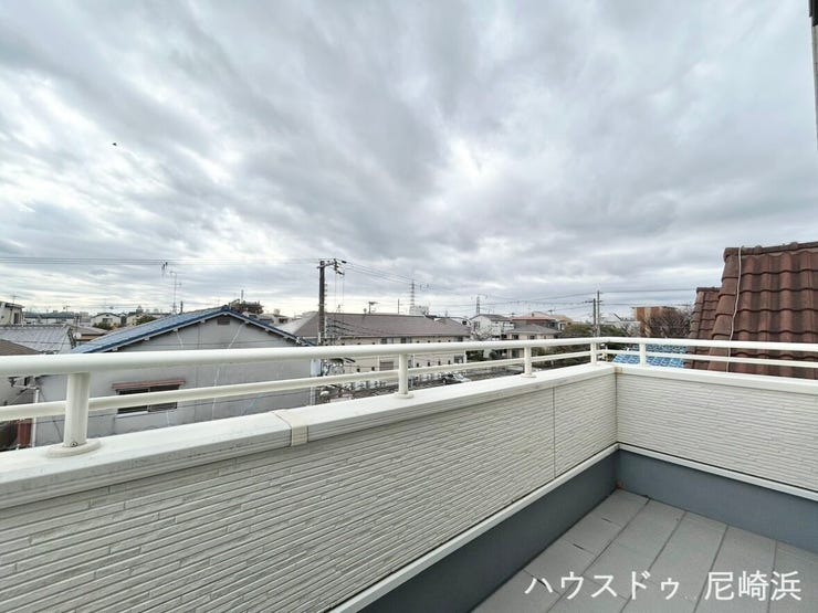 ■3階バルコニー 南向きで陽当り・眺望ともに良好です♪