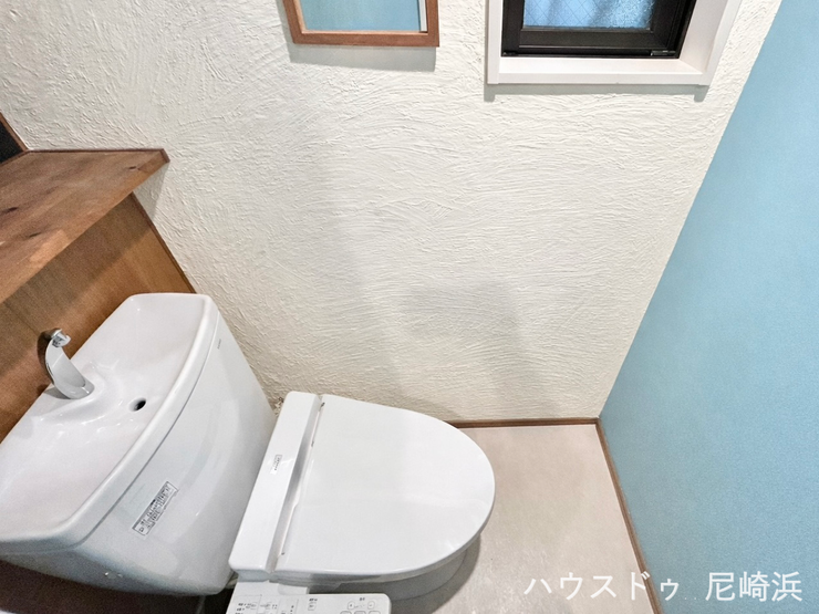 ■1階トイレ 温水洗浄便座で、冬でも暖かい便座で冷え知らず!洗浄機能で衛生的♪