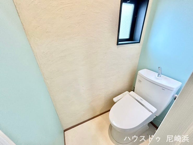 ■2階トイレ 温水洗浄便座で、冬でも暖かい便座で冷え知らず!洗浄機能で衛生的♪