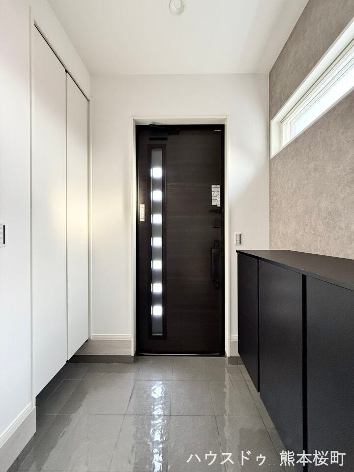 ■「ただいま」の安堵をくれる場所■訪れる人を迎え入れ、帰るたびにホッと一息つける、明るく機能的なエントランス