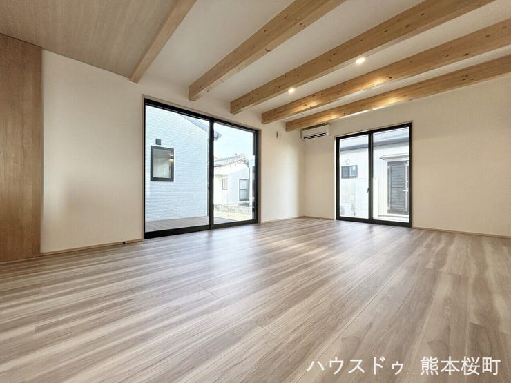 ■□■リビング■□■
広々20.2帖のLDK☆ご家族でゆっくりとくつろぎたい方にお勧め♪家具を置いても十分な広さのリビングです!