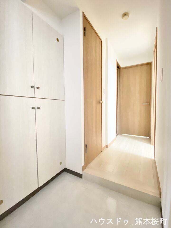 ■□■「しまう」が叶える、美しい玄関■□■大容量のシューズボックスがあることでいつも整理された、気持ちの良い「家の顔」を保てます。