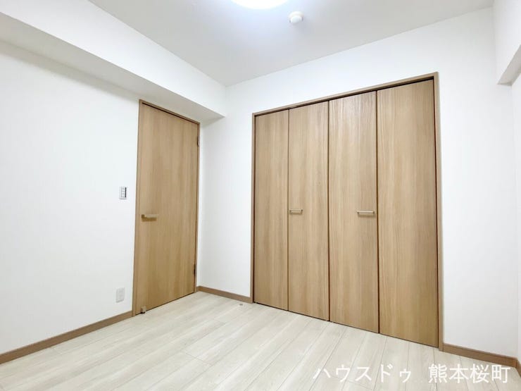 ■□■5帖洋室■□■寝室、書斎、趣味の部屋。家族の成長やライフスタイルに合わせ、様々な使い方ができる快適な空間です。