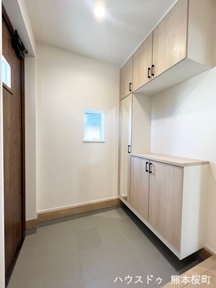 ■「ただいま」の安堵をくれる場所■訪れる人を迎え入れ、帰るたびにホッと一息つける、明るく機能的なエントランス。