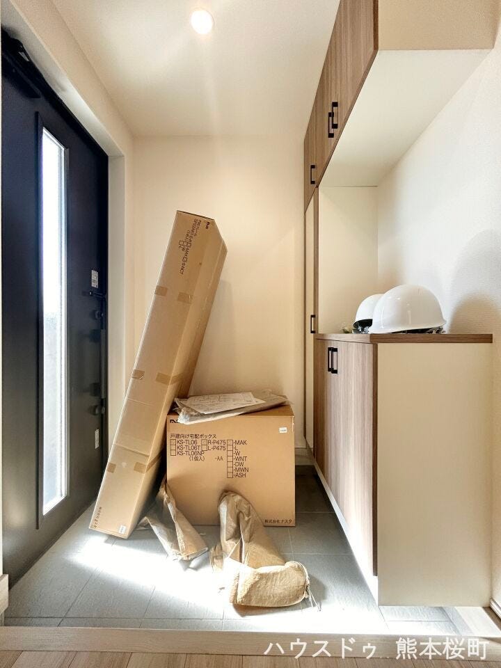 ■「ただいま」の安堵をくれる場所■訪れる人を迎え入れ、帰るたびにホッと一息つける、明るく機能的なエントランス。