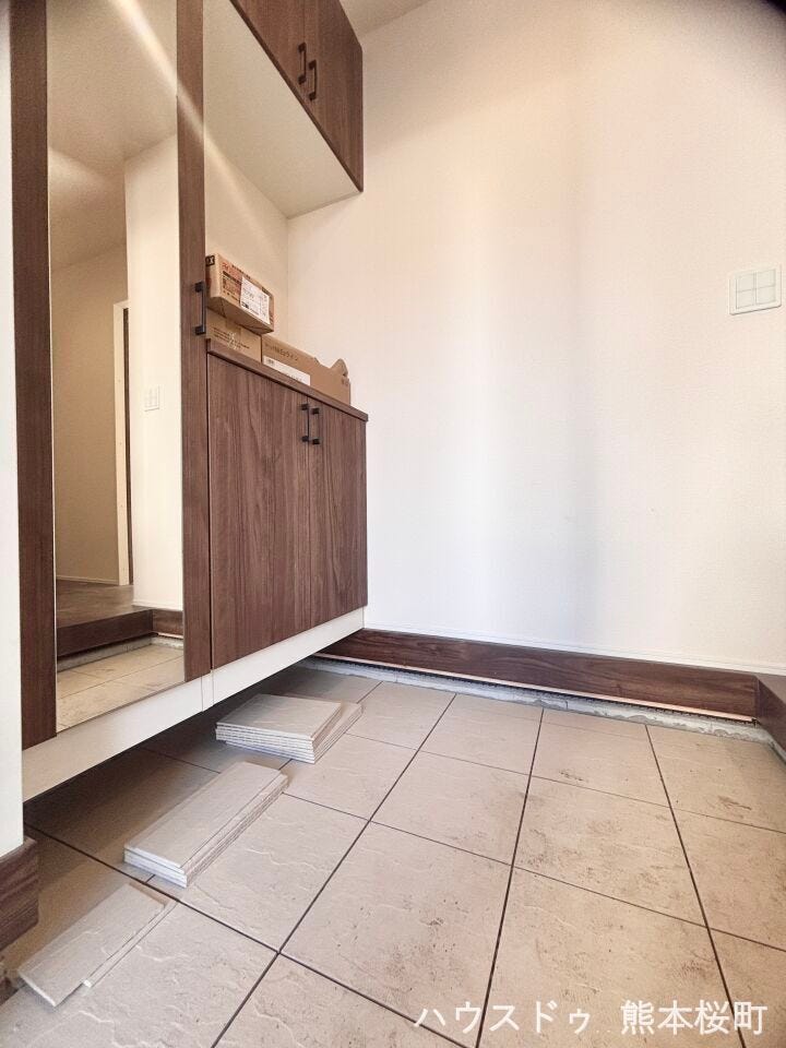 ■「しまう」が叶える美しい玄関■大容量のシューズボックスがあることでいつも整理された、気持ちの良い「家の顔」を保てます。