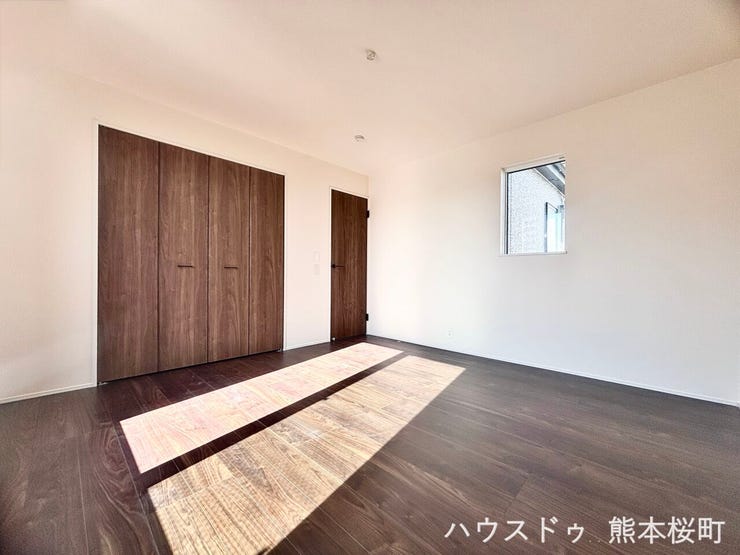 ■2階8帖洋室■心からリラックスできる静けさ、上質な眠りで、毎日をリセットします。明日への活力を養う空間です。