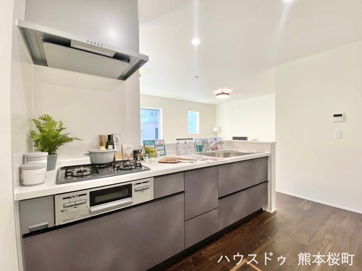 ■□■家族の「美味しい」が集まる、喜びを生み出す舞台■□■高い機能性と美しいデザインを両立。料理する人も、待つ人も、笑顔になれる場所です。