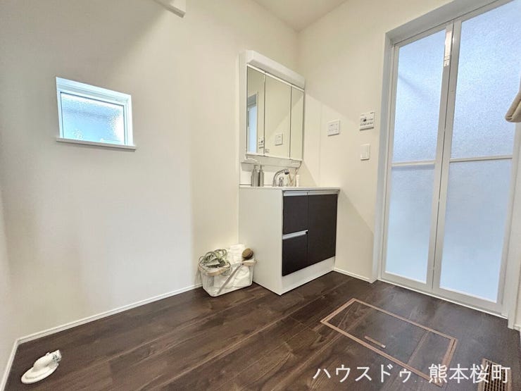 ■□■清々しいリフレッシュ空間■□■自分を磨き、気持ちを切り替える。心地よい光が差し込むプライベートスペース。