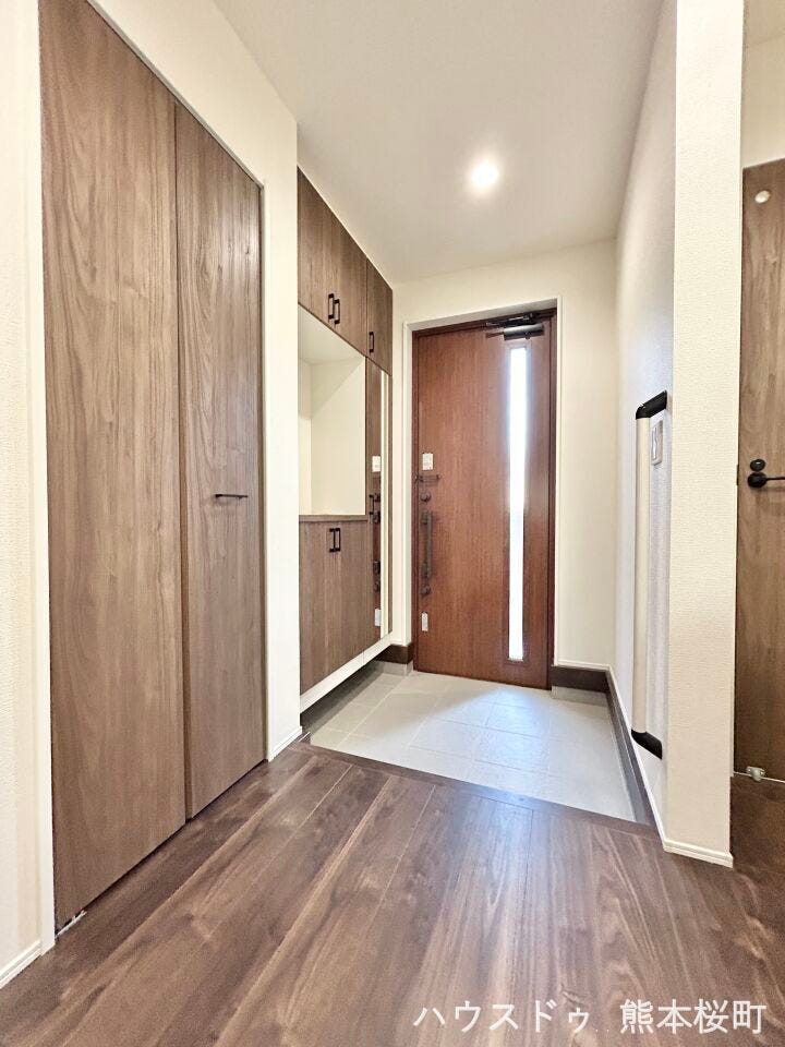 ■□■「ただいま」の安堵をくれる場所■□■訪れる人を迎え入れ、帰るたびにホッと一息つける、明るく機能的なエントランス。