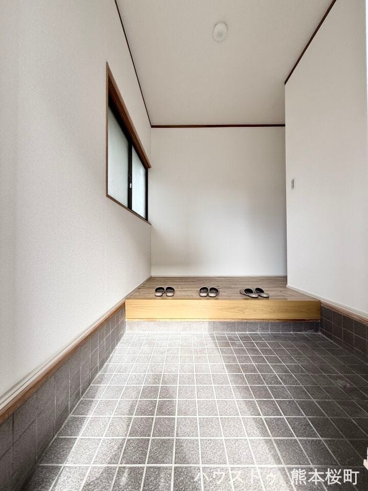 ■□■「ただいま」の安堵をくれる場所■□■訪れる人を迎え入れ、帰るたびにホッと一息つける、明るく機能的なエントランス