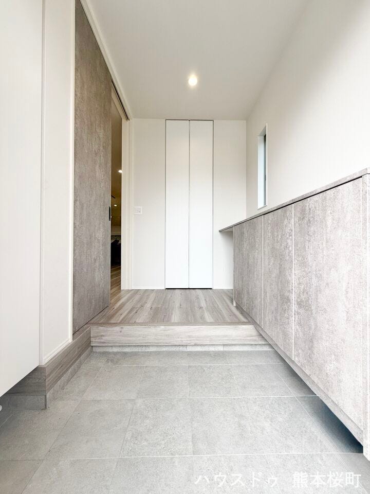 ■「ただいま」の安堵をくれる場所■訪れる人を迎え入れ、帰るたびにホッと一息つける、明るく機能的なエントランス